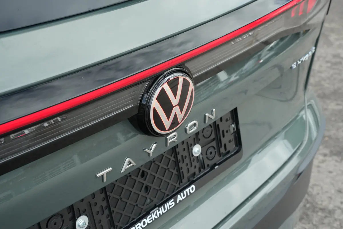 Life Edition | Trekhaak inklapbaar | 'App-Connect' draadloze smartphone integratie | Automatische afstandsregeling (Adaptive Cruise Control) | Buitenspiegels elektrisch instel-, verwarm- en 