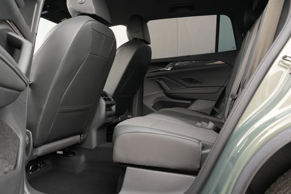 Life Edition | Trekhaak inklapbaar | 'App-Connect' draadloze smartphone integratie | Automatische afstandsregeling (Adaptive Cruise Control) | Buitenspiegels elektrisch instel-, verwarm- en 
