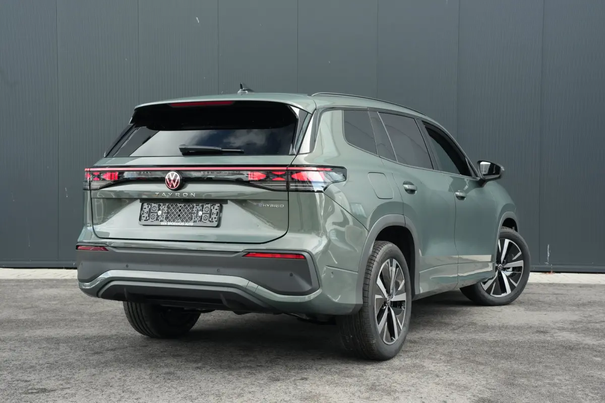 Life Edition | Trekhaak inklapbaar | 'App-Connect' draadloze smartphone integratie | Automatische afstandsregeling (Adaptive Cruise Control) | Buitenspiegels elektrisch instel-, verwarm- en 