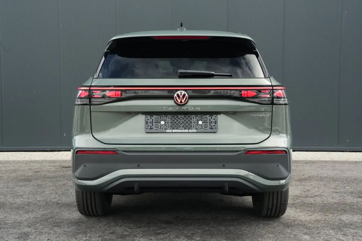 Life Edition | Trekhaak inklapbaar | 'App-Connect' draadloze smartphone integratie | Automatische afstandsregeling (Adaptive Cruise Control) | Buitenspiegels elektrisch instel-, verwarm- en 