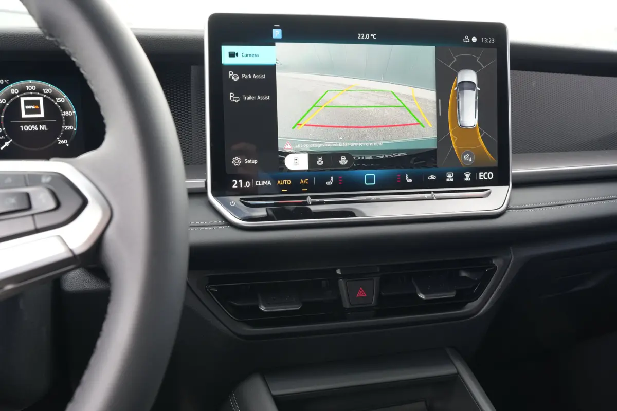 Life Edition | Trekhaak inklapbaar | 'App-Connect' draadloze smartphone integratie | Automatische afstandsregeling (Adaptive Cruise Control) | Buitenspiegels elektrisch instel-, verwarm- en 