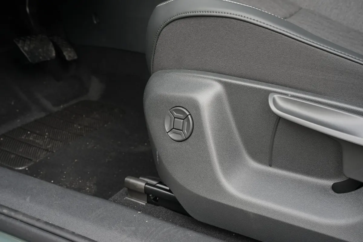 Life Edition | Trekhaak inklapbaar | 'App-Connect' draadloze smartphone integratie | Automatische afstandsregeling (Adaptive Cruise Control) | Buitenspiegels elektrisch instel-, verwarm- en 