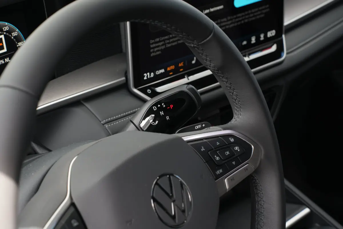Life Edition | Trekhaak inklapbaar | 'App-Connect' draadloze smartphone integratie | Automatische afstandsregeling (Adaptive Cruise Control) | Buitenspiegels elektrisch instel-, verwarm- en 