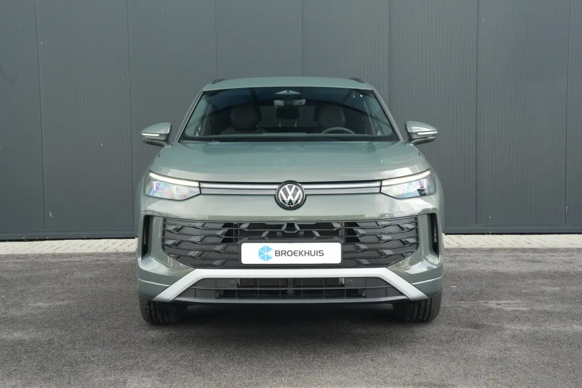 Life Edition | Trekhaak inklapbaar | 'App-Connect' draadloze smartphone integratie | Automatische afstandsregeling (Adaptive Cruise Control) | Buitenspiegels elektrisch instel-, verwarm- en 