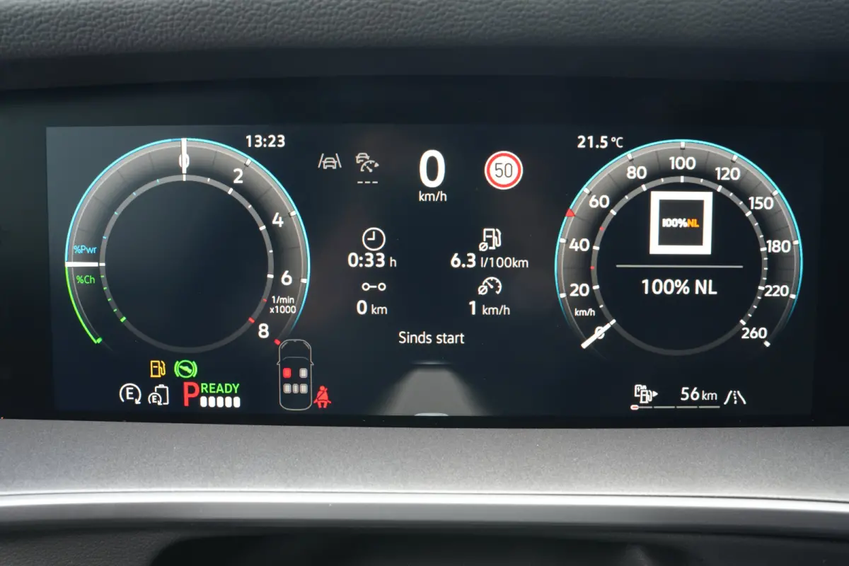 Life Edition | Trekhaak inklapbaar | 'App-Connect' draadloze smartphone integratie | Automatische afstandsregeling (Adaptive Cruise Control) | Buitenspiegels elektrisch instel-, verwarm- en 