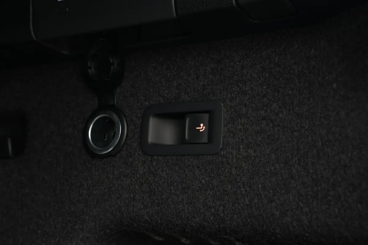 Life Edition | Trekhaak inklapbaar | 'App-Connect' draadloze smartphone integratie | Automatische afstandsregeling (Adaptive Cruise Control) | Buitenspiegels elektrisch instel-, verwarm- en 