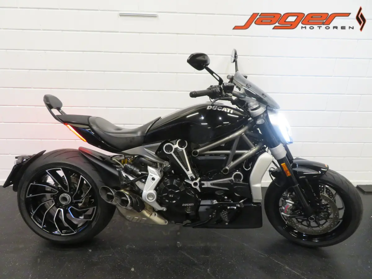 Ducati XDiavel 2016 Benzine Onbekend leasen