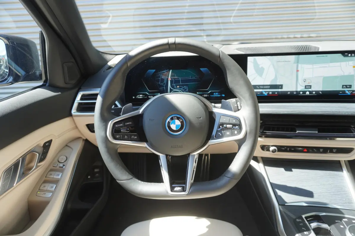 330e Elektrisch verstelbare Stoelen | M Sportpakket | Head Up Display |
