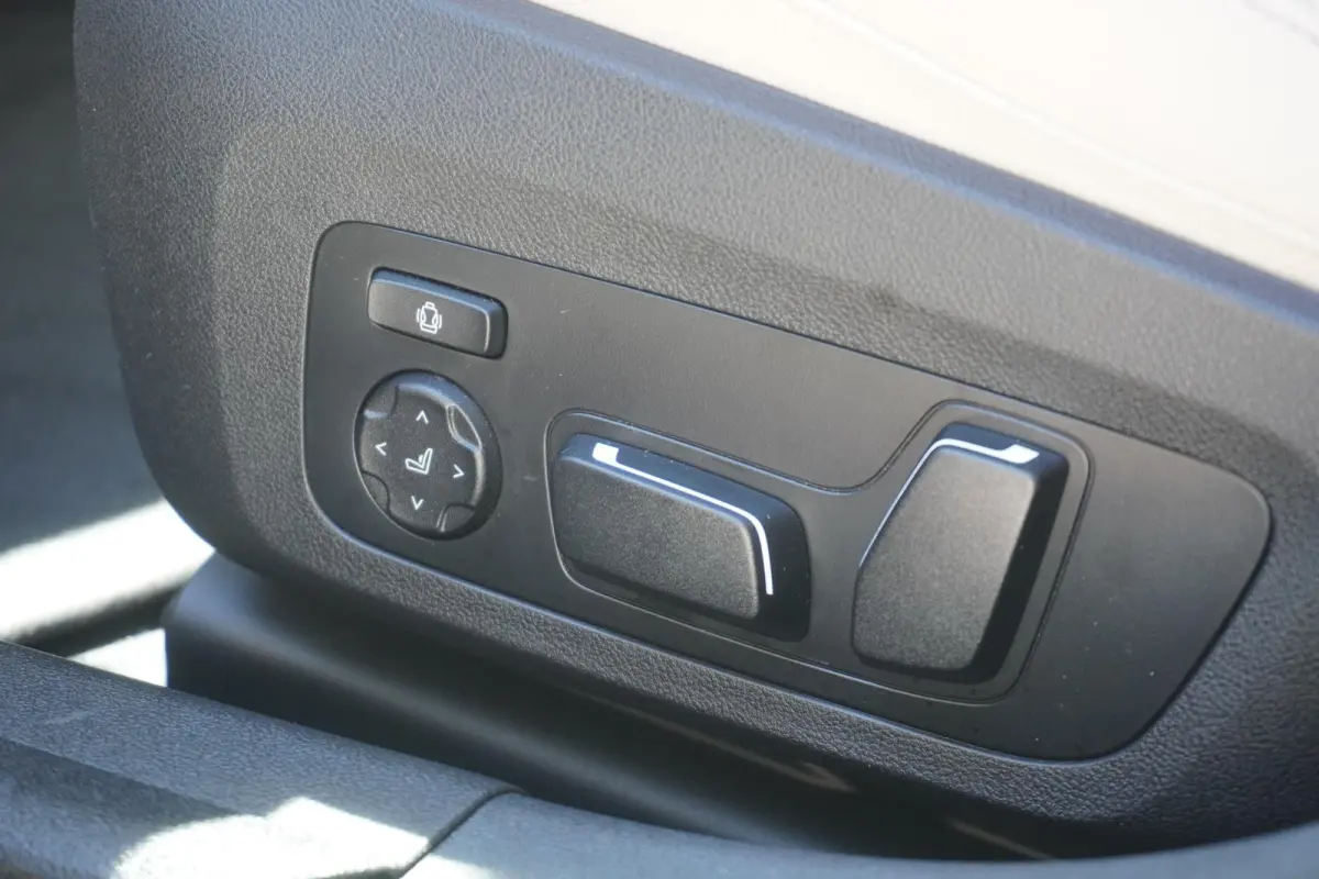330e Elektrisch verstelbare Stoelen | M Sportpakket | Head Up Display |