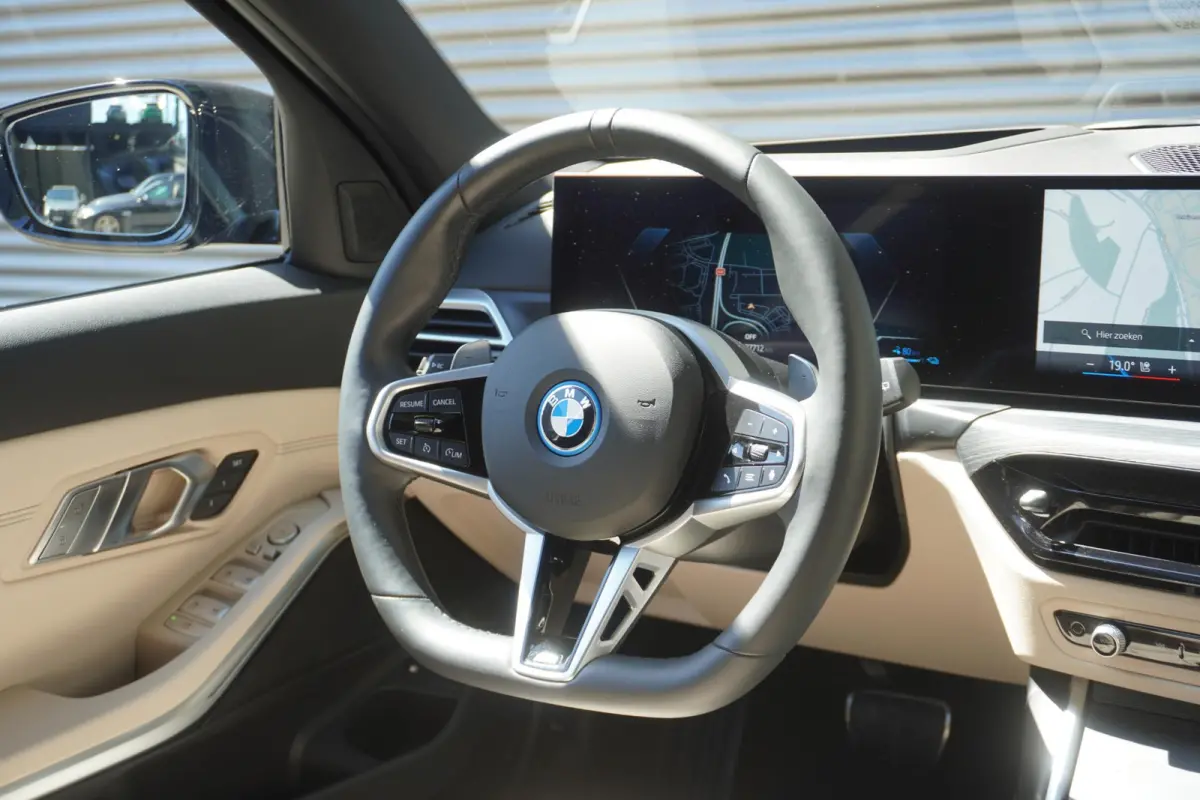 330e Elektrisch verstelbare Stoelen | M Sportpakket | Head Up Display |
