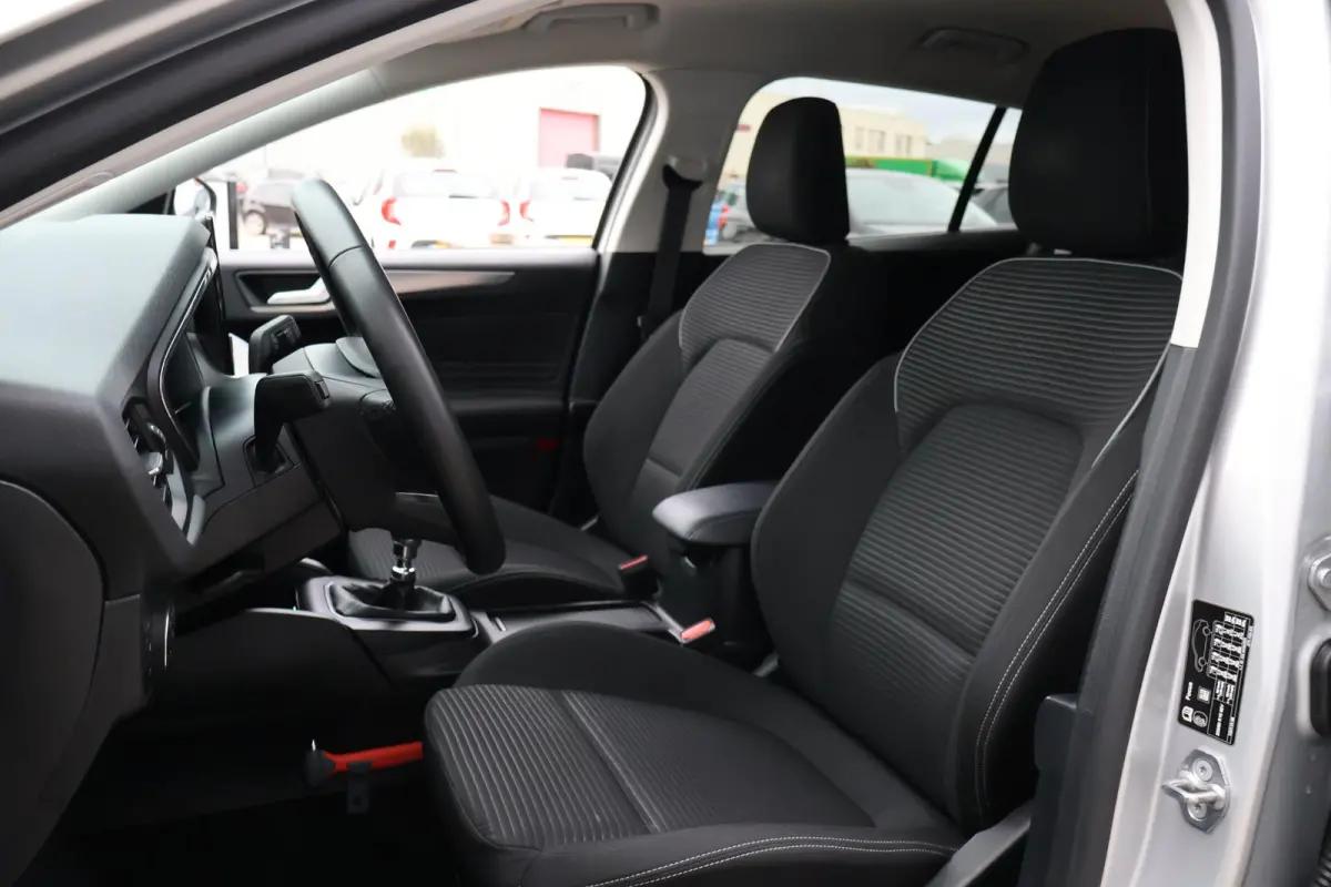 1.0 Hybrid Titanium 1e Eigenaar | Volledig Onderh | NL-Auto | BTW | Camera | Navi | ACC | Carplay | Driver Assist Pack | DAB | Full Led | Keyless