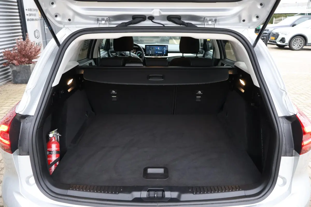 1.0 Hybrid Titanium 1e Eigenaar | Volledig Onderh | NL-Auto | BTW | Camera | Navi | ACC | Carplay | Driver Assist Pack | DAB | Full Led | Keyless