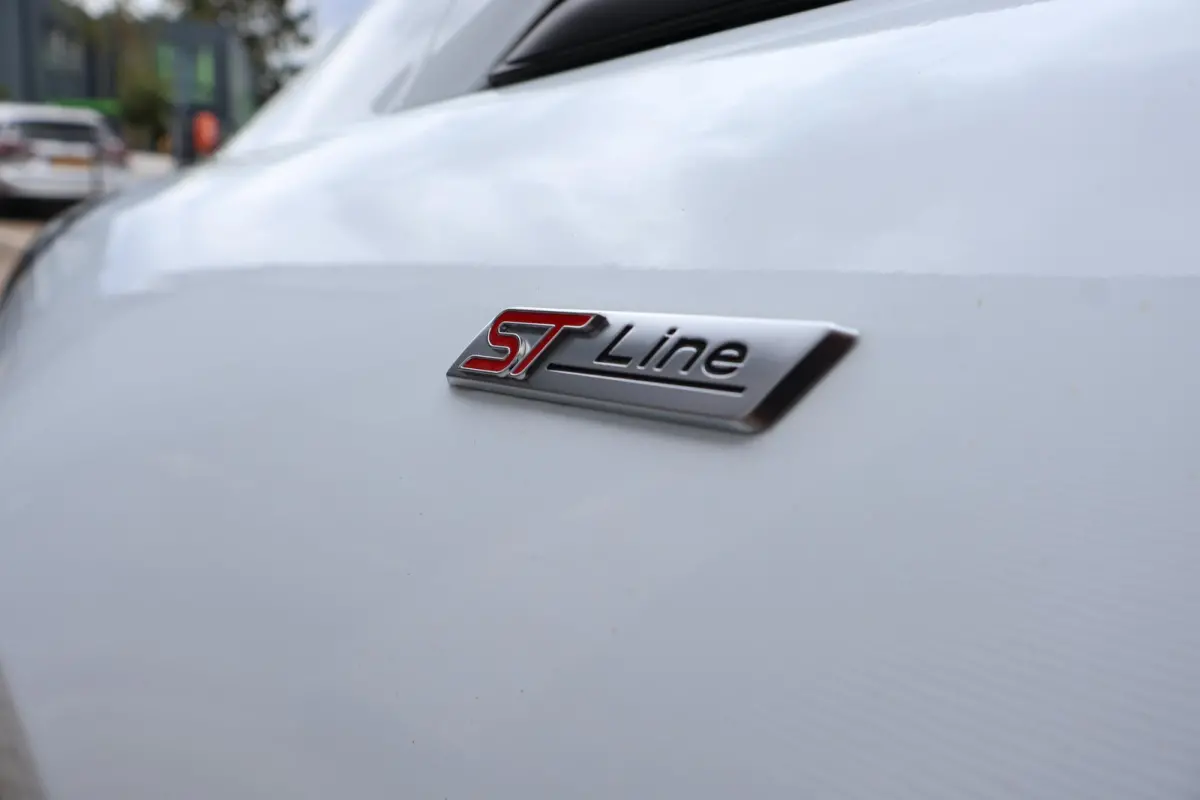 1.0 Hybrid ST-Line 1e Eigenaar | Volledig Onderh | NL-Auto | BTW | Carplay | Navi by app | Cruise | LED | Donkere Hemel | Keyless | DAB | PDC | Start/Stop | Hill-Hold