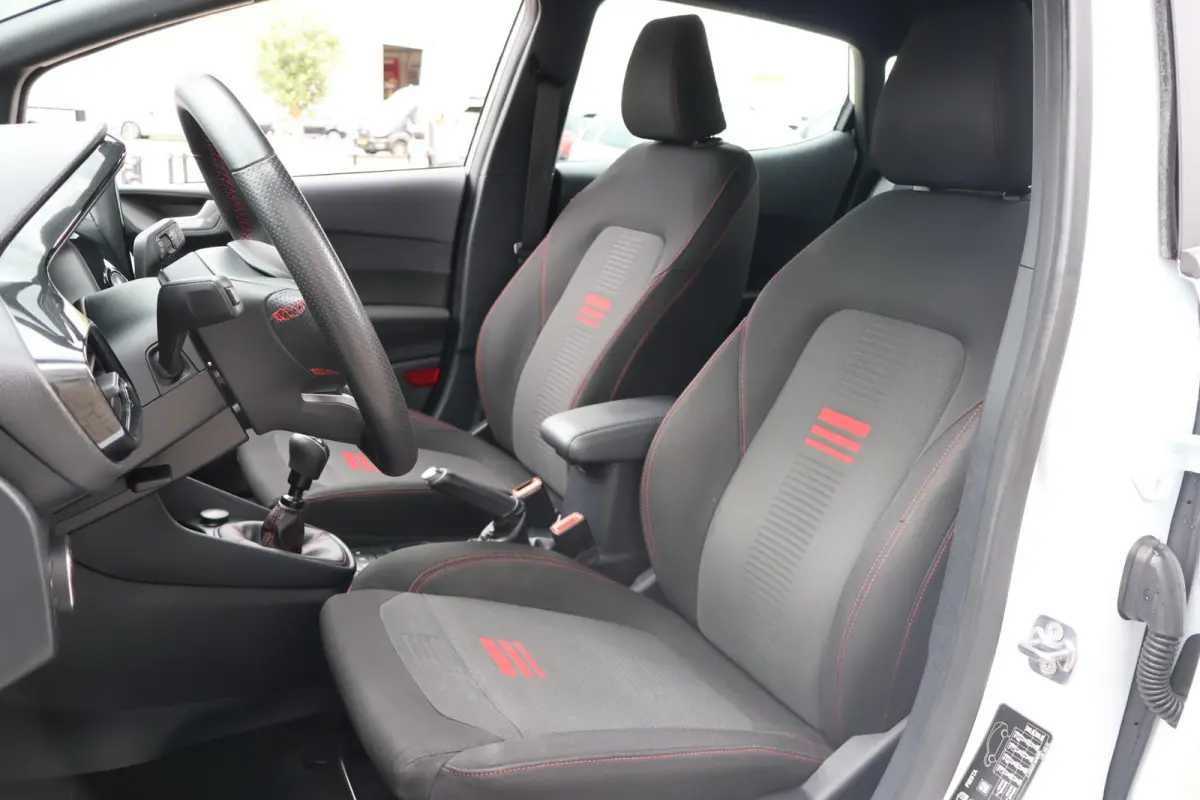 1.0 Hybrid ST-Line 1e Eigenaar | Volledig Onderh | NL-Auto | BTW | Carplay | Navi by app | Cruise | LED | Donkere Hemel | Keyless | DAB | PDC | Start/Stop | Hill-Hold