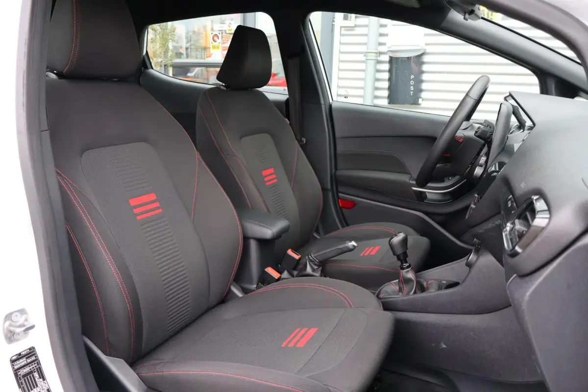 1.0 Hybrid ST-Line 1e Eigenaar | Volledig Onderh | NL-Auto | BTW | Carplay | Navi by app | Cruise | LED | Donkere Hemel | Keyless | DAB | PDC | Start/Stop | Hill-Hold