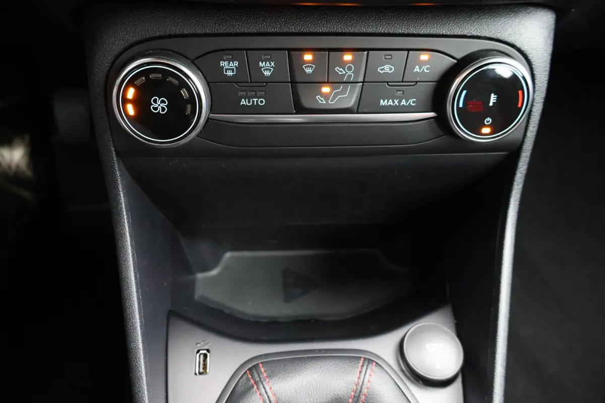 1.0 Hybrid ST-Line 1e Eigenaar | Volledig Onderh | NL-Auto | BTW | Carplay | Navi by app | Cruise | LED | Donkere Hemel | Keyless | DAB | PDC | Start/Stop | Hill-Hold