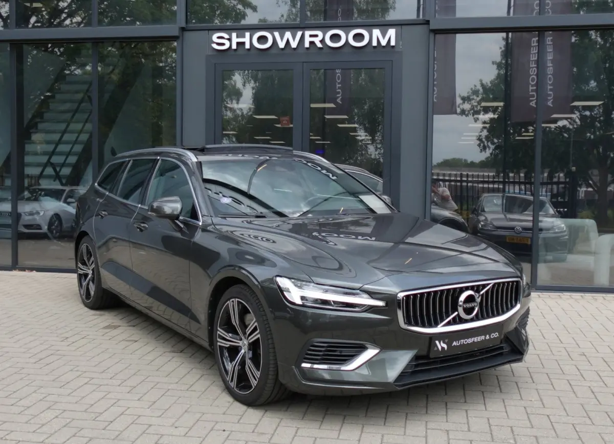 2.0 T8 Twin Engine AWD Inscription PANO KEYLESS