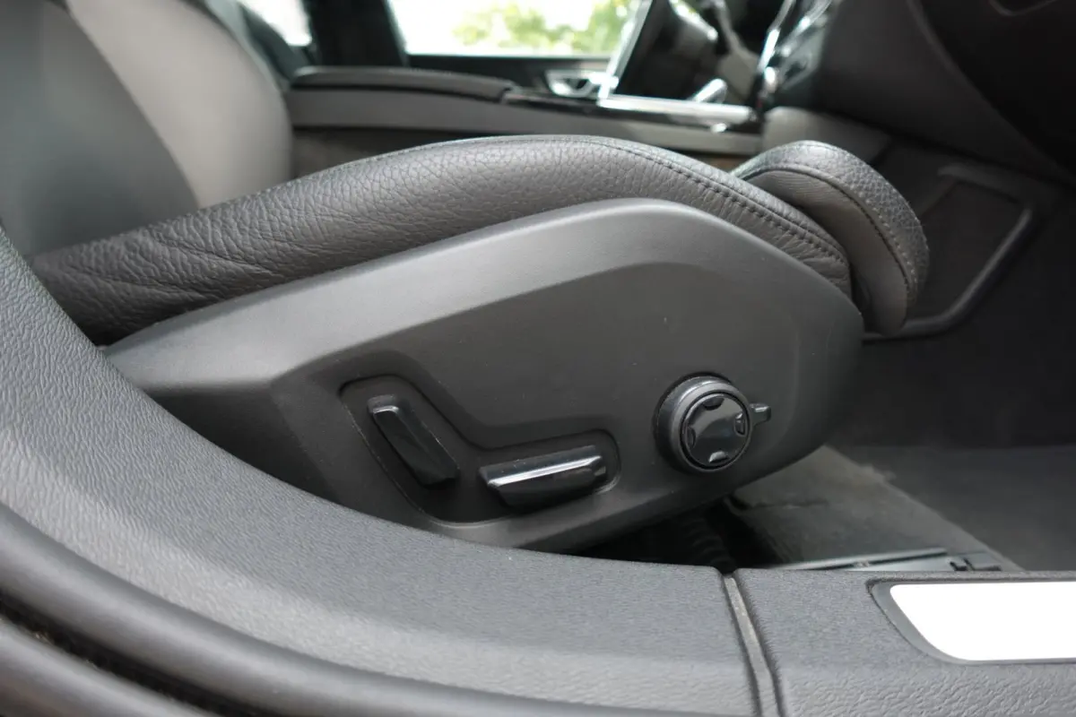 2.0 T8 Twin Engine AWD Inscription PANO KEYLESS