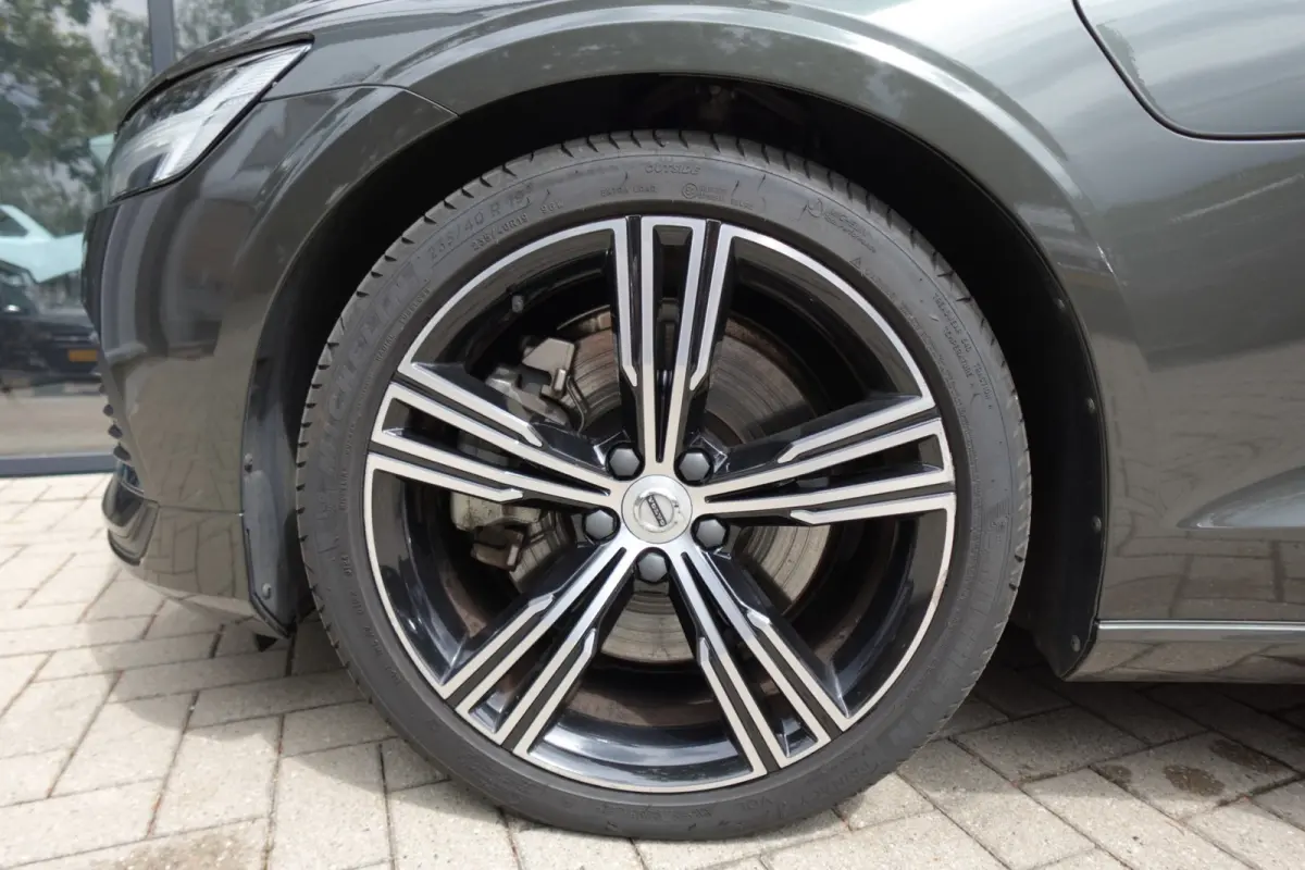 2.0 T8 Twin Engine AWD Inscription PANO KEYLESS