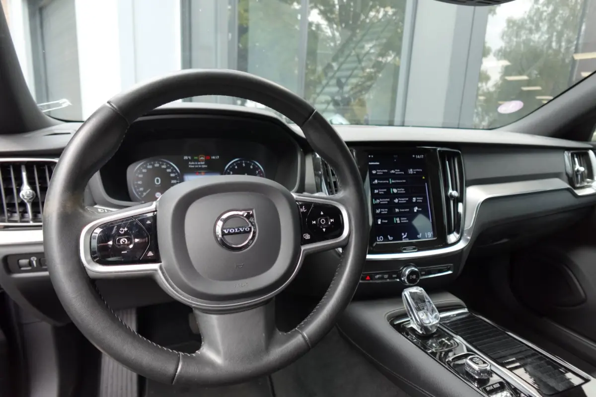 2.0 T8 Twin Engine AWD Inscription PANO KEYLESS