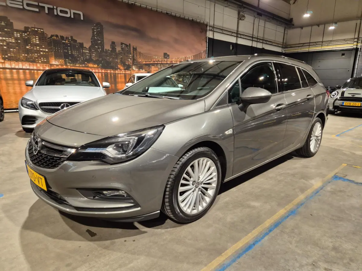 1.0 Turbo Innovation - Navigatie - CarPlay - Stoel en Stuurverwarming - Keyless - Elektr klep
