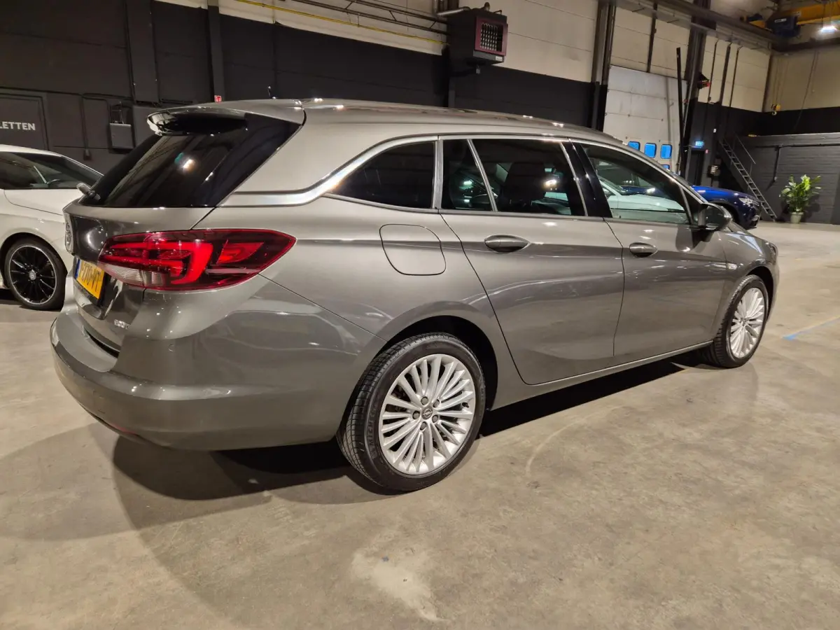 1.0 Turbo Innovation - Navigatie - CarPlay - Stoel en Stuurverwarming - Keyless - Elektr klep