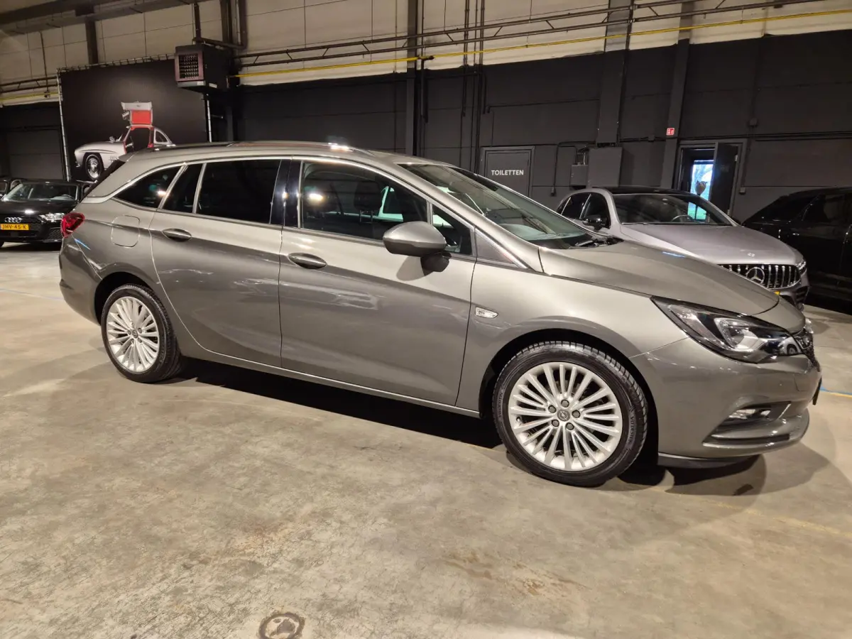 1.0 Turbo Innovation - Navigatie - CarPlay - Stoel en Stuurverwarming - Keyless - Elektr klep