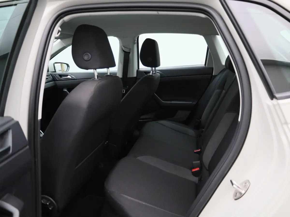 1.0 TSI Life Edition 95pk Demo | Parkeersensoren Achter | Achteruirijcamera | Privacy Glas | 15 Inch Velgen | Apple Carplay | Android Auto