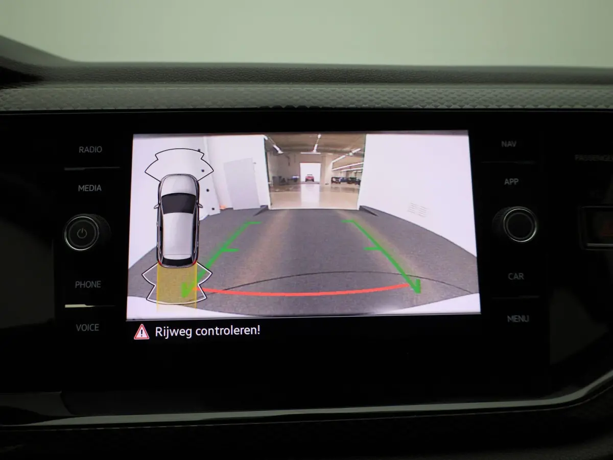 1.0 TSI Life Edition 95pk Demo | Parkeersensoren Achter | Achteruirijcamera | Privacy Glas | 15 Inch Velgen | Apple Carplay | Android Auto
