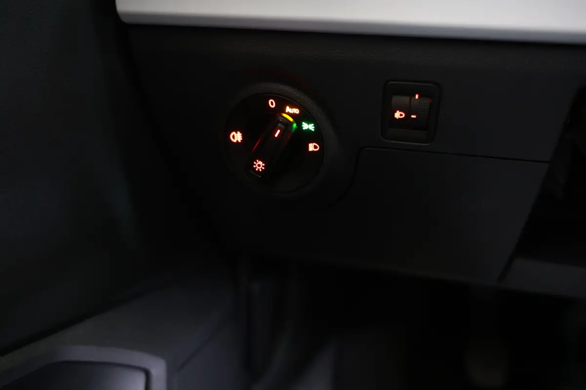1.0 TSI Style FR X uitv. CARPLAY PDC NAVI CLIMA STOELVW "23