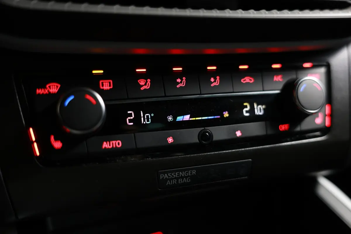 1.0 TSI Style FR X uitv. CARPLAY PDC NAVI CLIMA STOELVW "23