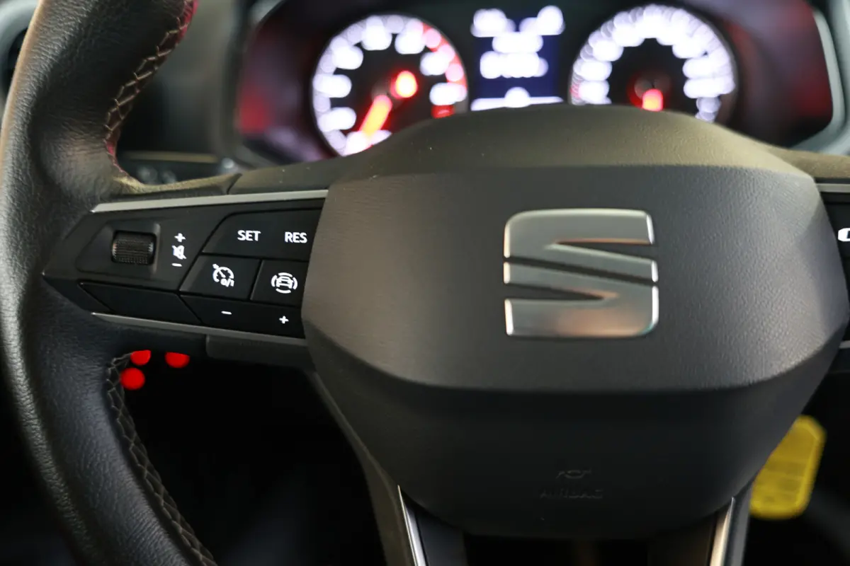 1.0 TSI Style FR X uitv. CARPLAY PDC NAVI CLIMA STOELVW "23