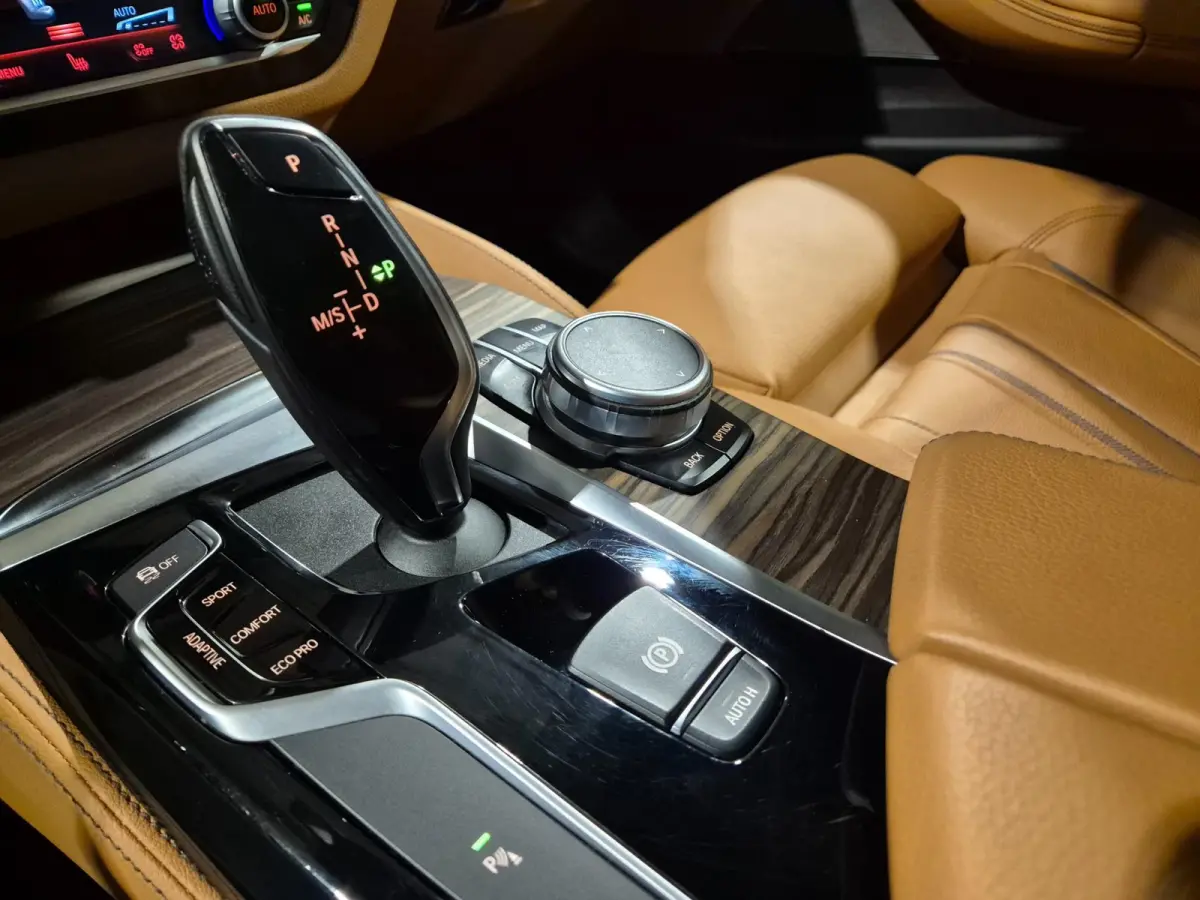 530i High Executive Edition - Panoramadak - HeadUp - Adapt Cruise - Ambiancelight - Memorystoel