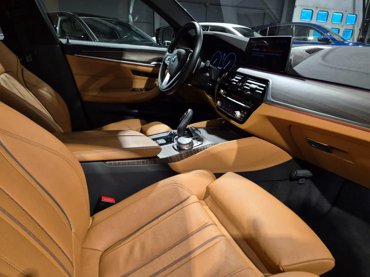 530i High Executive Edition - Panoramadak - HeadUp - Adapt Cruise - Ambiancelight - Memorystoel