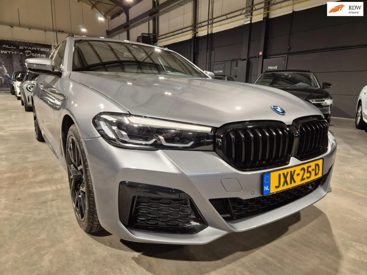 530e Business Edition Plus M-Sport - Panoramadak - Leder - LED - Stoel en Stuurverw - Incl BTW