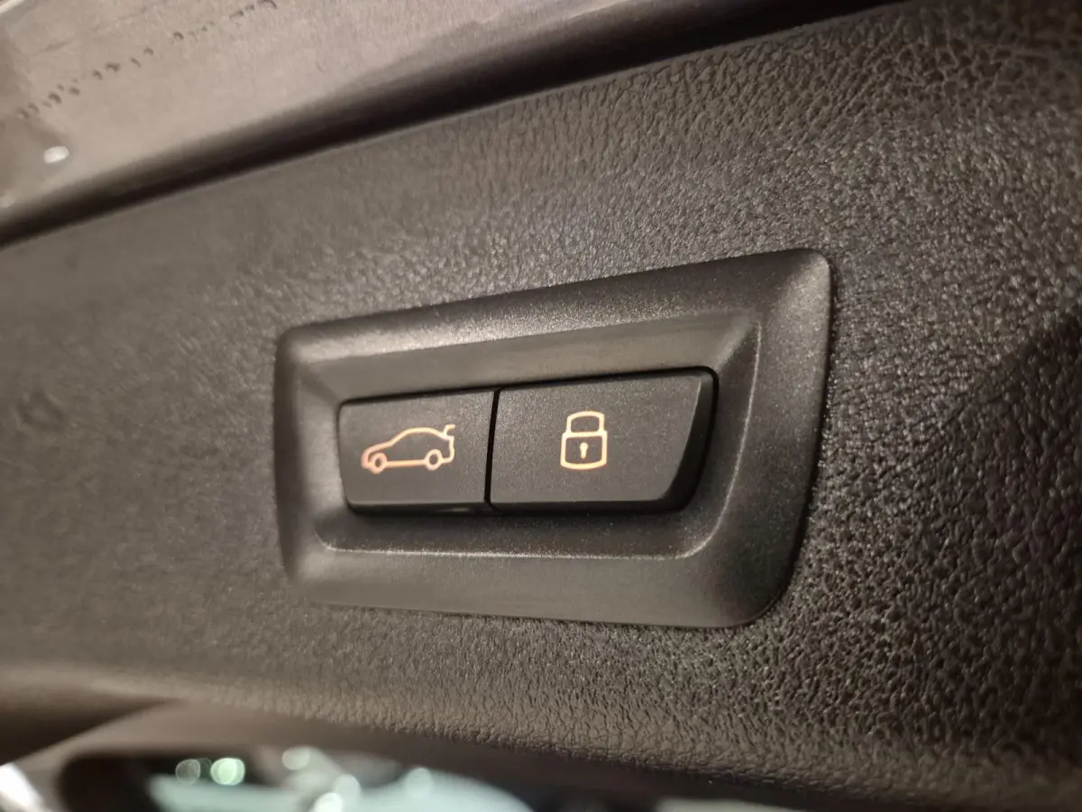 530e Business Edition Plus M-Sport - Panoramadak - Leder - LED - Stoel en Stuurverw - Incl BTW