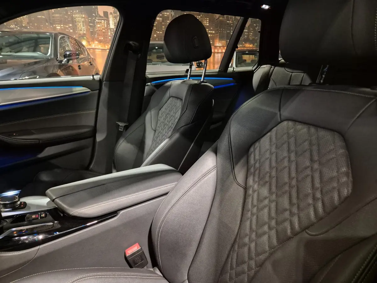 530e Business Edition Plus M-Sport - Panoramadak - Leder - LED - Stoel en Stuurverw - Incl BTW