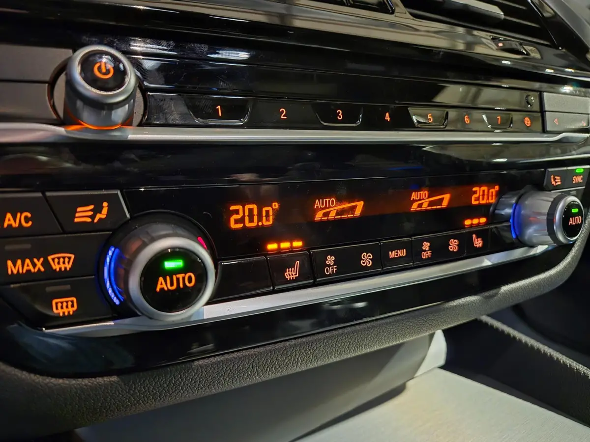 530e Business Edition Plus M-Sport - Panoramadak - Leder - LED - Stoel en Stuurverw - Incl BTW