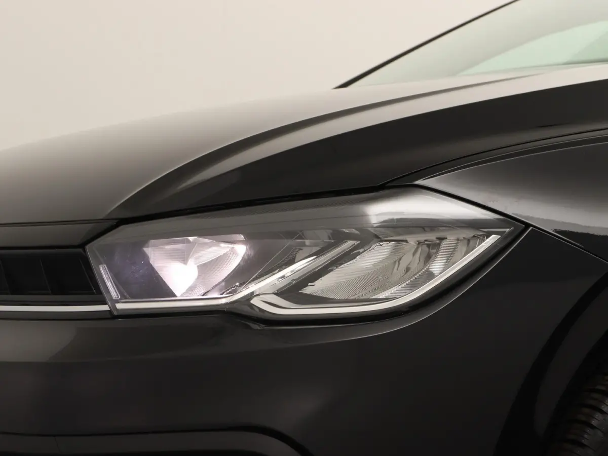 1.0 TSI Life Edition 95 PK | Draadloze Apple carplay | Achteruitrijcamera  | Parkeersensoren | Travel Assist | LED Verlichting | 15" inch "Essex" LMV |