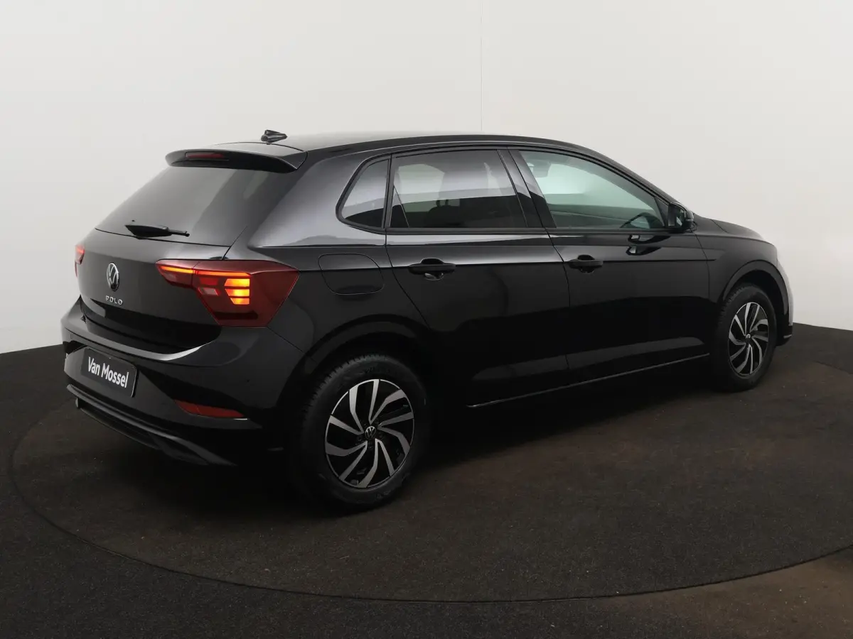 1.0 TSI Life Edition 95 PK | Draadloze Apple carplay | Achteruitrijcamera  | Parkeersensoren | Travel Assist | LED Verlichting | 15" inch "Essex" LMV |