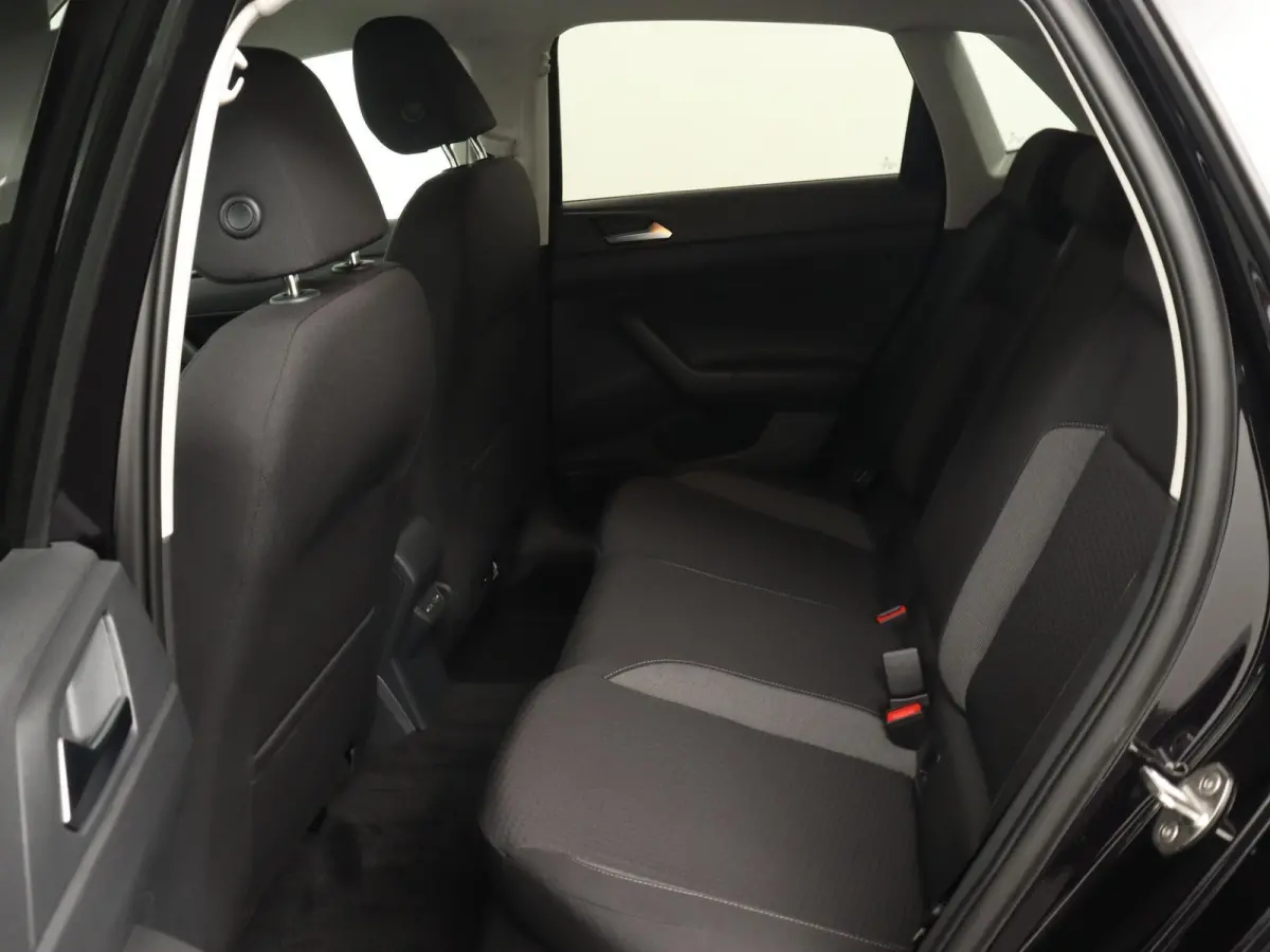 1.0 TSI Life Edition 95 PK | Draadloze Apple carplay | Achteruitrijcamera  | Parkeersensoren | Travel Assist | LED Verlichting | 15" inch "Essex" LMV |