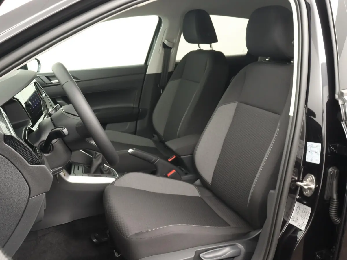 1.0 TSI Life Edition 95 PK | Draadloze Apple carplay | Achteruitrijcamera  | Parkeersensoren | Travel Assist | LED Verlichting | 15" inch "Essex" LMV |