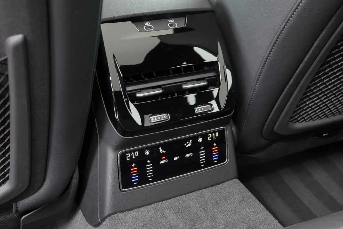 Edition One | e-hybrid 299Pk | MMI Bijrijdersdisplay | B&O Premium | Panoramadak | Head-Up Display | 360° Camera | 21'' | Quattro | Plug-in Hybrid