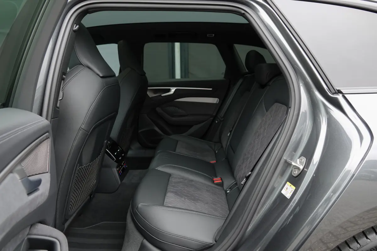 Edition One | e-hybrid 299Pk | MMI Bijrijdersdisplay | B&O Premium | Panoramadak | Head-Up Display | 360° Camera | 21'' | Quattro | Plug-in Hybrid