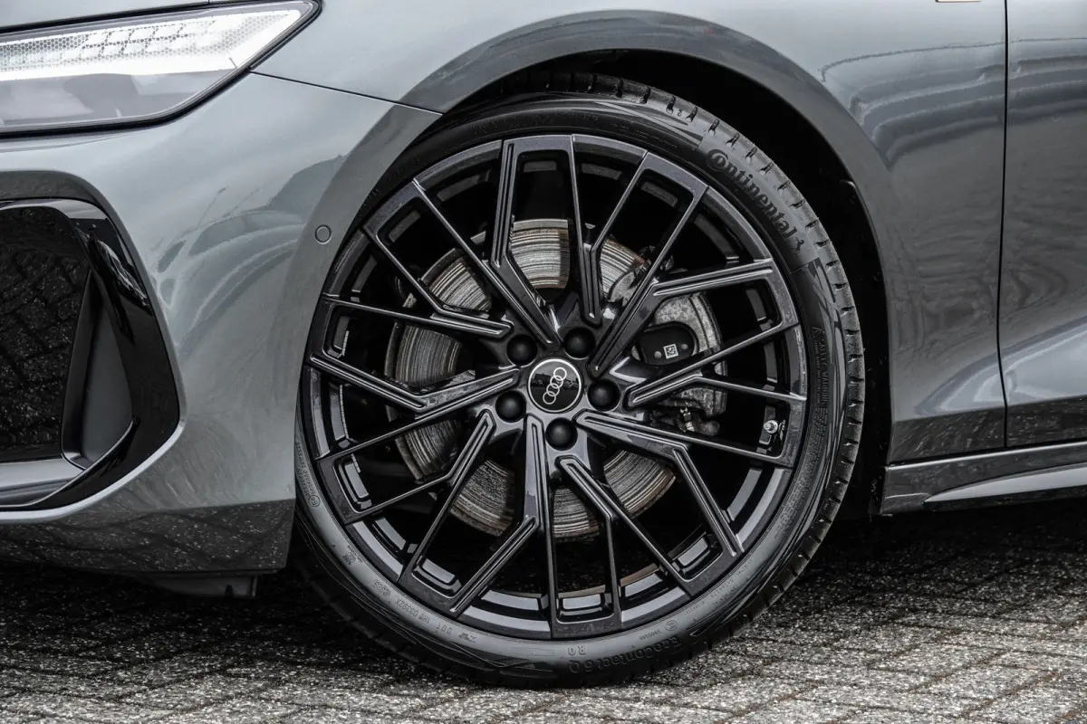 Edition One | e-hybrid 299Pk | MMI Bijrijdersdisplay | B&O Premium | Panoramadak | Head-Up Display | 360° Camera | 21'' | Quattro | Plug-in Hybrid