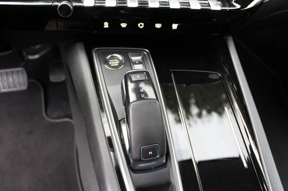 1.2 PureTech Allure Pack 131PK | Parkeercamera | Carplay | Climate Control | LMV | NAVI