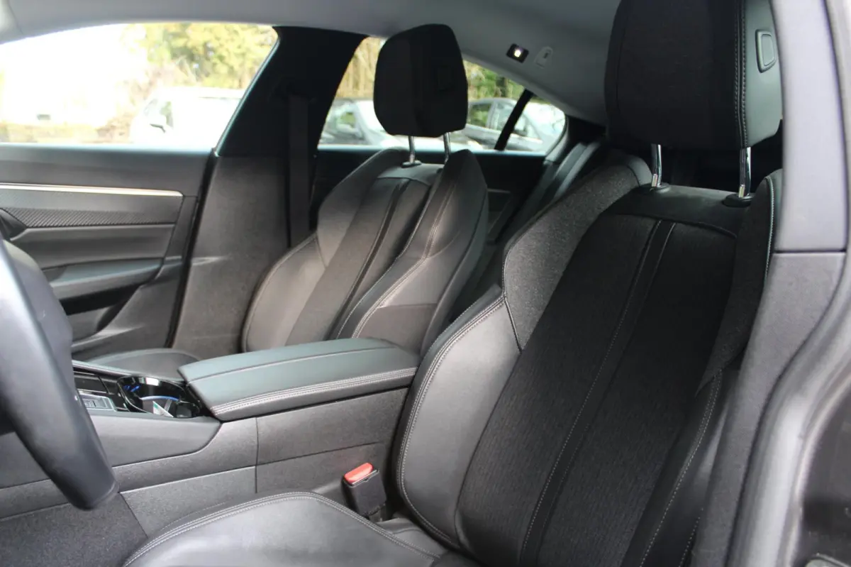 1.2 PureTech Allure Pack 131PK | Parkeercamera | Carplay | Climate Control | LMV | NAVI