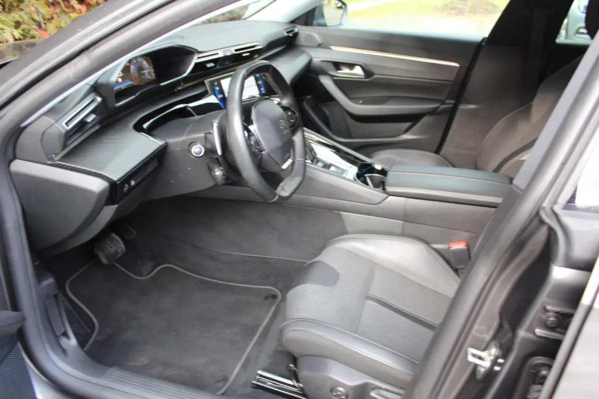 1.2 PureTech Allure Pack 131PK | Parkeercamera | Carplay | Climate Control | LMV | NAVI