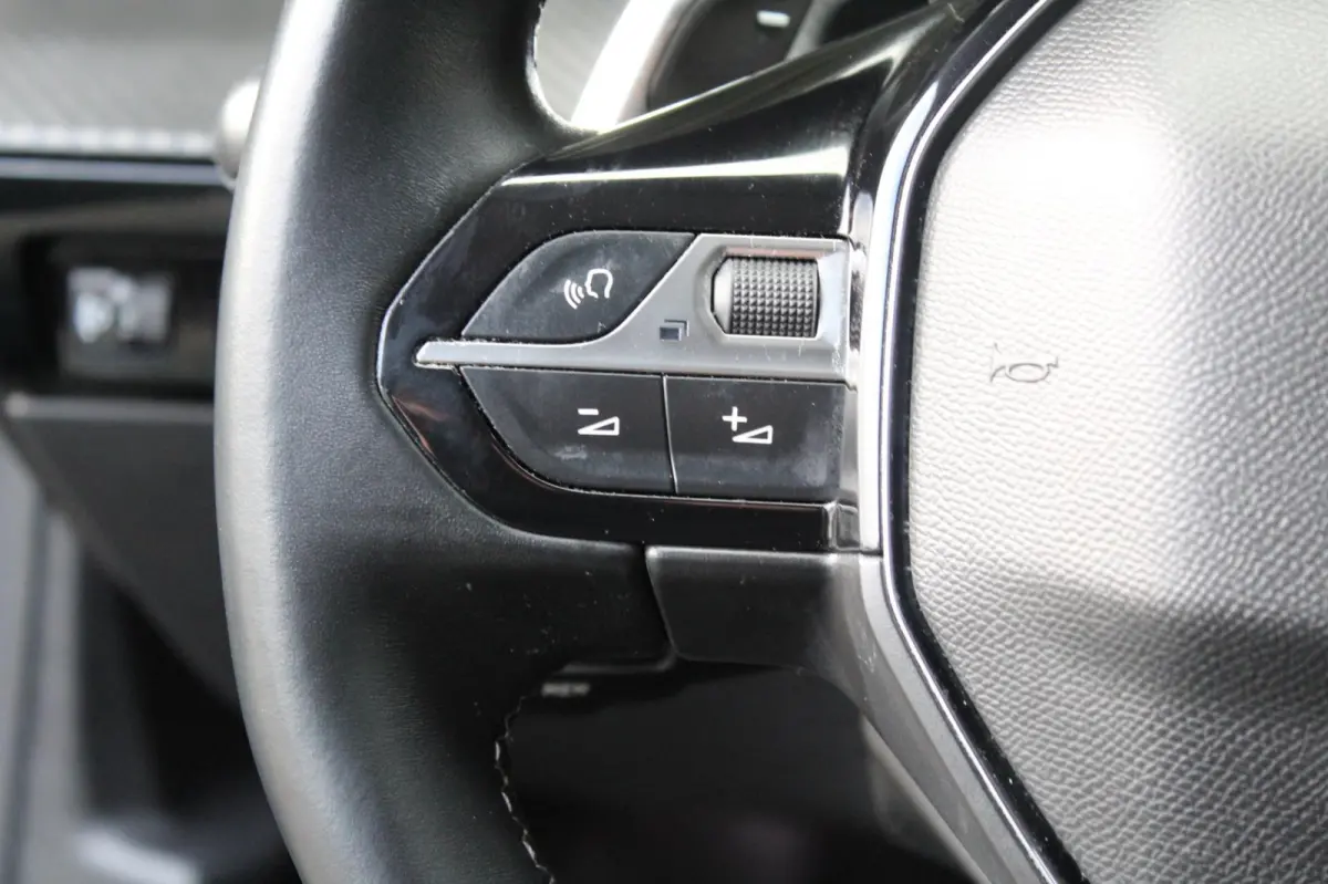1.2 PureTech Allure Pack 131PK | Parkeercamera | Carplay | Climate Control | LMV | NAVI
