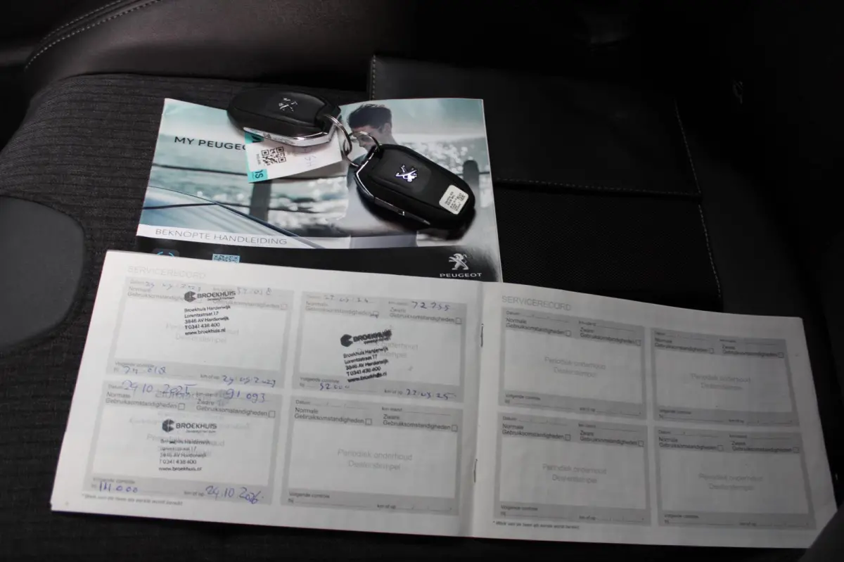 1.2 PureTech Allure Pack 131PK | Parkeercamera | Carplay | Climate Control | LMV | NAVI